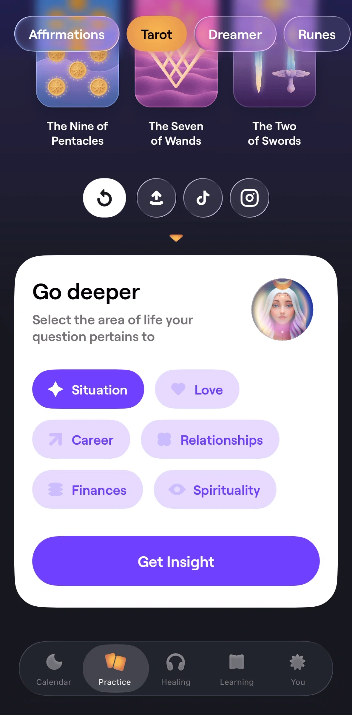 Moonly Screen screen in the Getting tarot insights flow